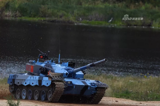 “坦克兩項”半決賽中國小組奪魁，“海上登陸”接力賽暫居第一